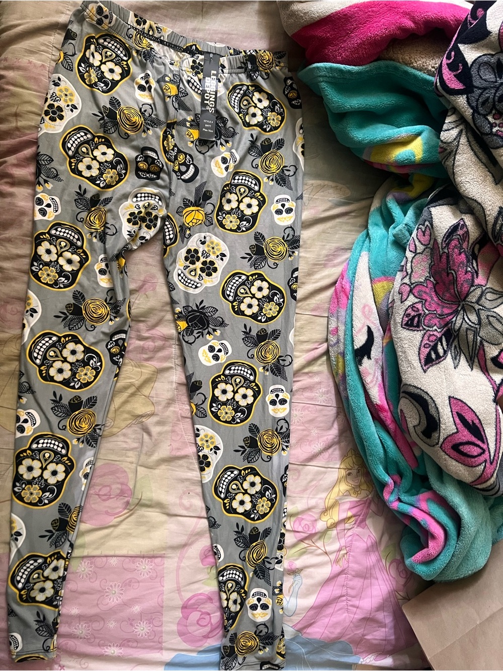 Leggings Depot Gray Black Yellow Skull Print Leggings